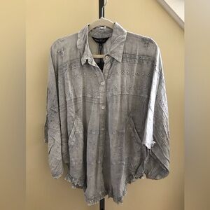 YOUNG THREADS NWT Top Tunic Grey Embroidered Pockets Size XLsrge